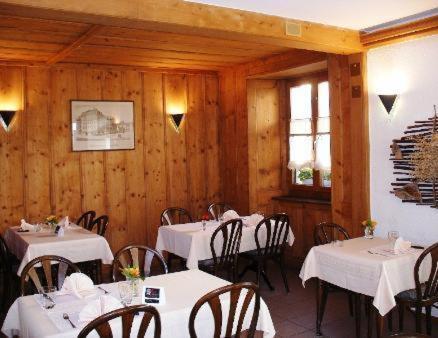 Chez Gilles hôtel resto bar SA La Chaux De Fonds Extérieur photo