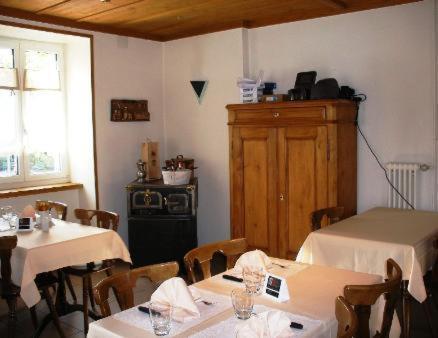 Chez Gilles hôtel resto bar SA La Chaux De Fonds Extérieur photo