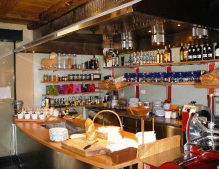 Chez Gilles hôtel resto bar SA La Chaux De Fonds Extérieur photo