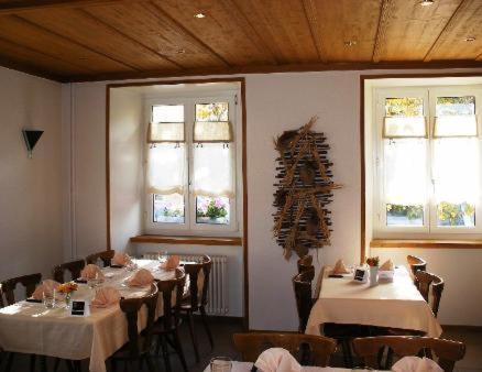 Chez Gilles hôtel resto bar SA La Chaux De Fonds Extérieur photo